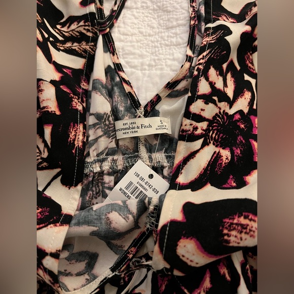 Deep V Floral Dress ! - Picture 2 of 2